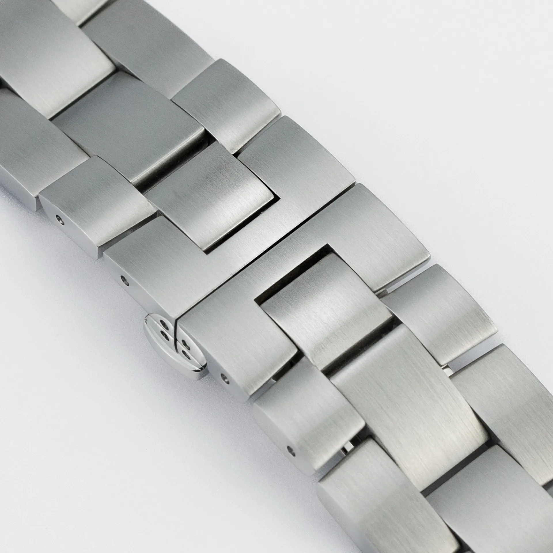 Clifton Club 42mm Quartz - Image 9