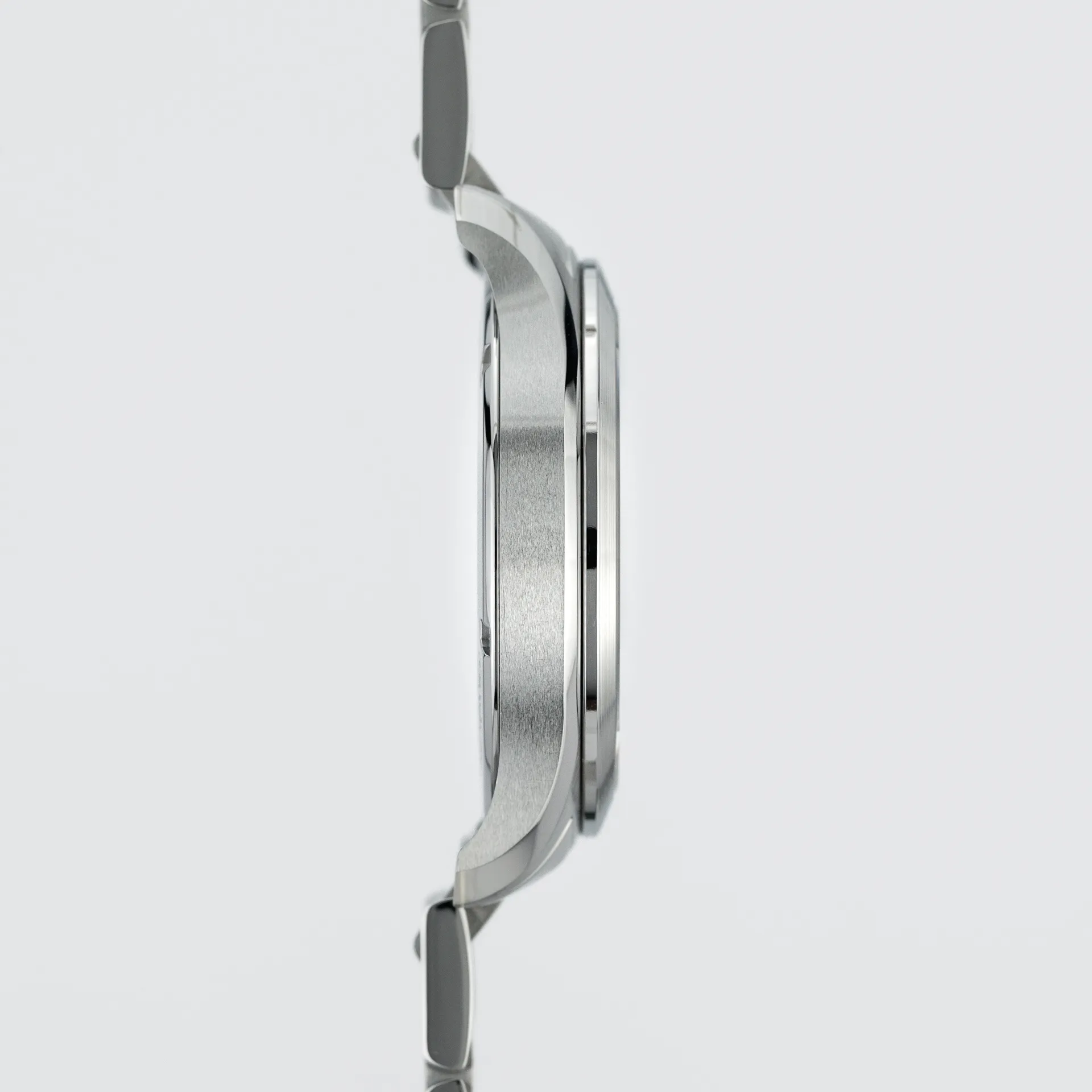 Clifton Club 42mm Quartz - Image 5