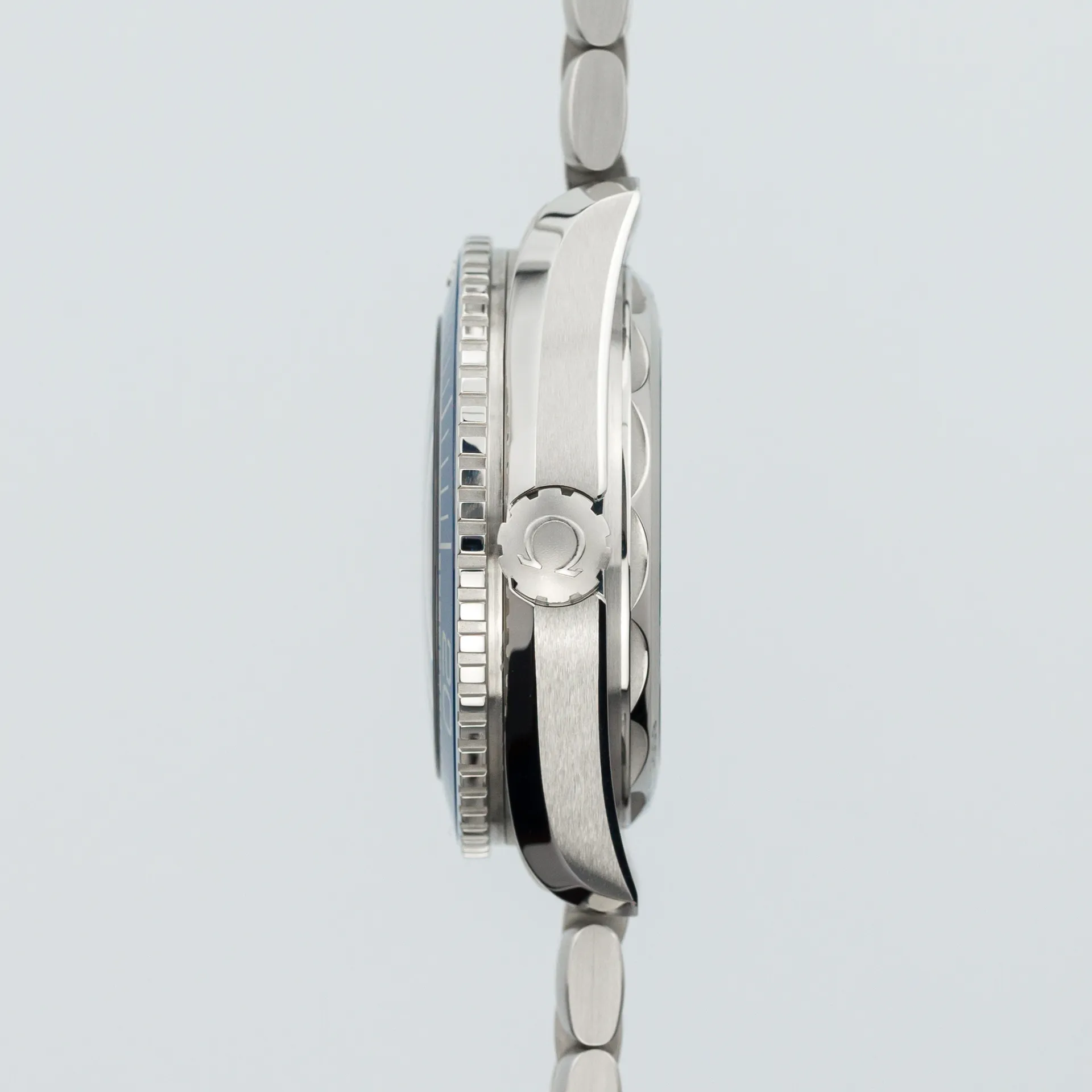 Planet Ocean 600M Master Chronometer Blue 43.5mm - Image 4