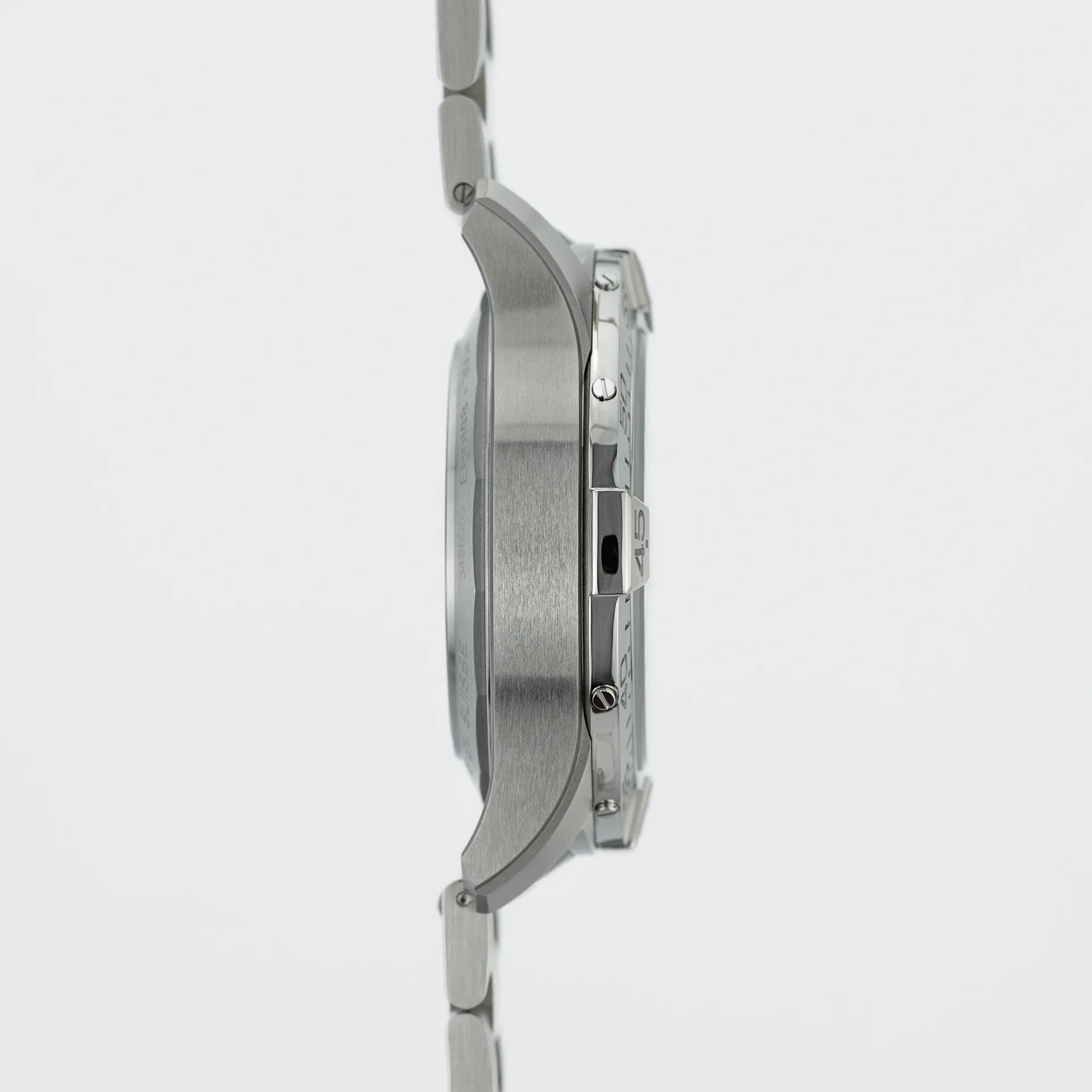 Super Avenger B01 Chronograph 46mm Titanium - Image 5