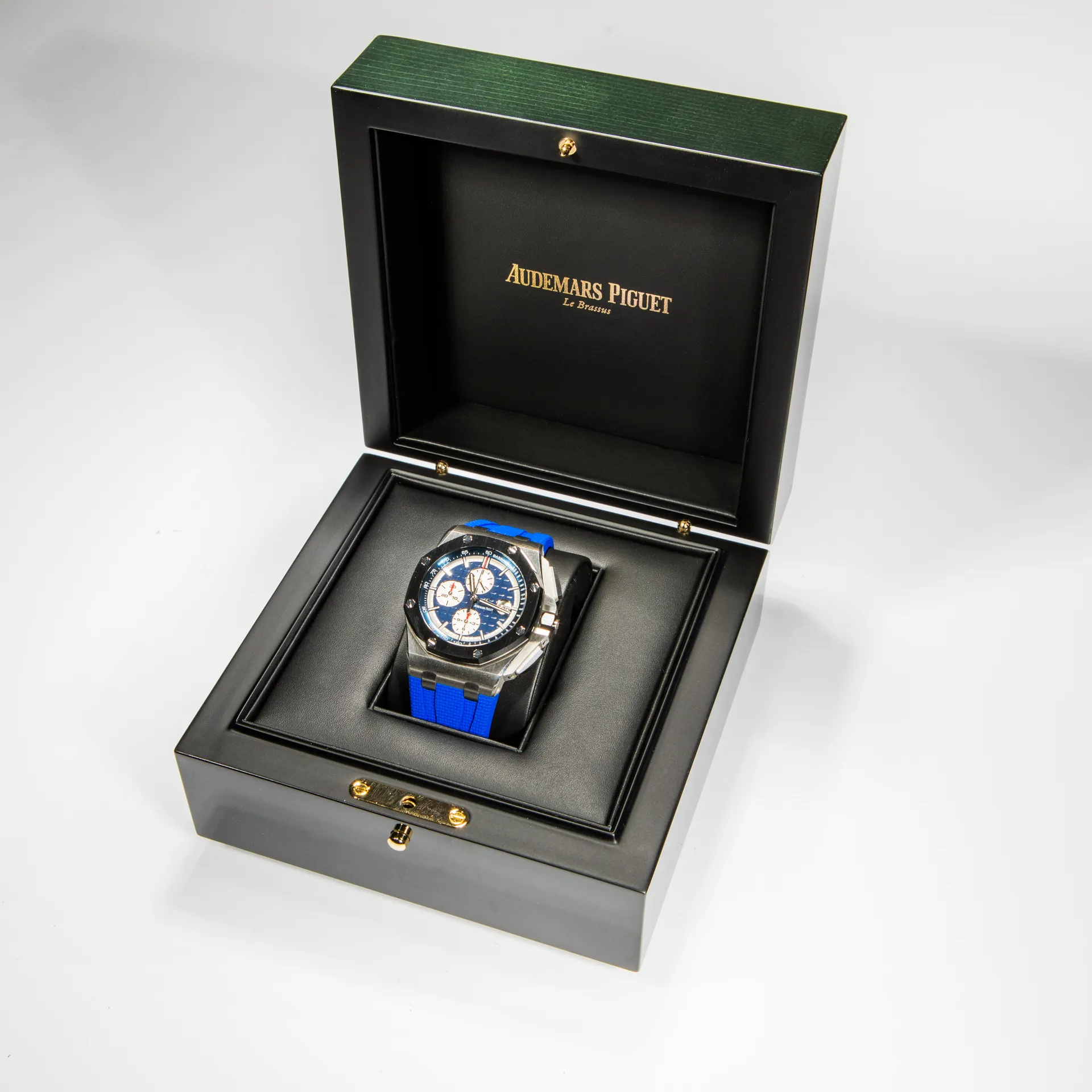 Royal Oak Offshore Chronograph 44mm Platinum - 26401PO.OO.A018CR.01 - Image 2