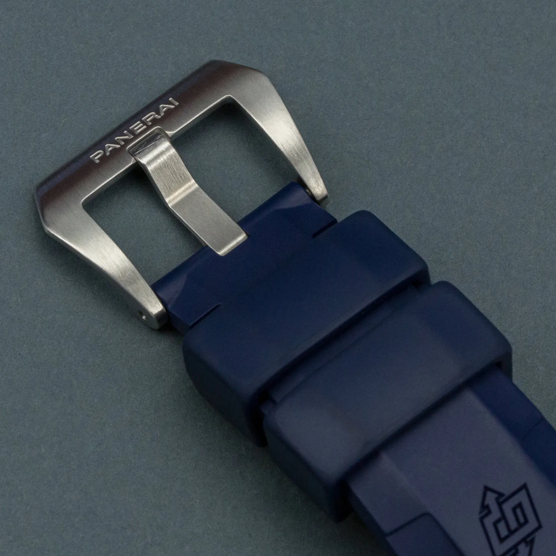 Luminor Submersible Shark Grey Dial & Blue Ceramic - Image 8