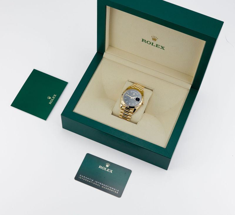 Rolex Day-Date 40 complete set with box and papers