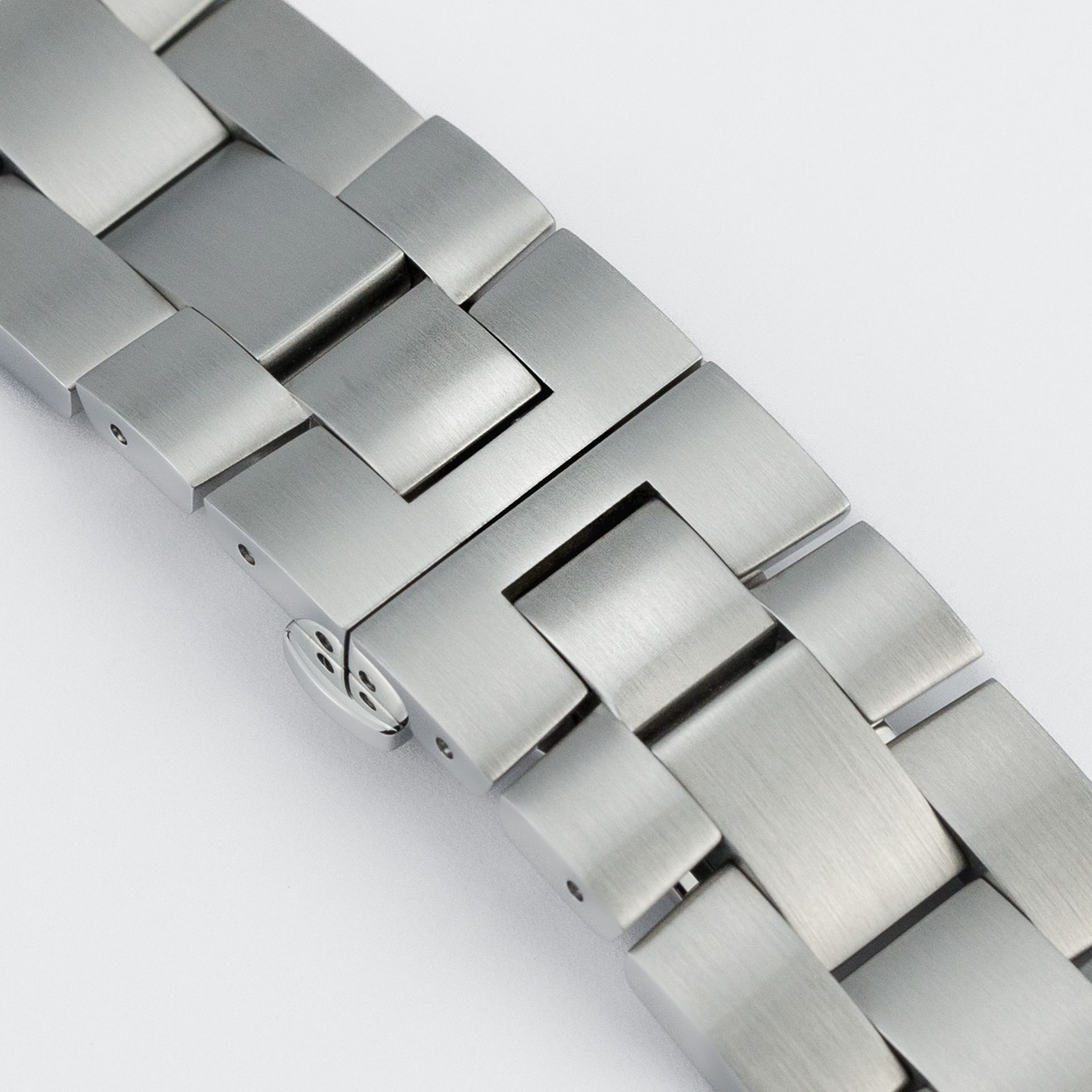 Clifton Club 42mm Quartz - Image 9