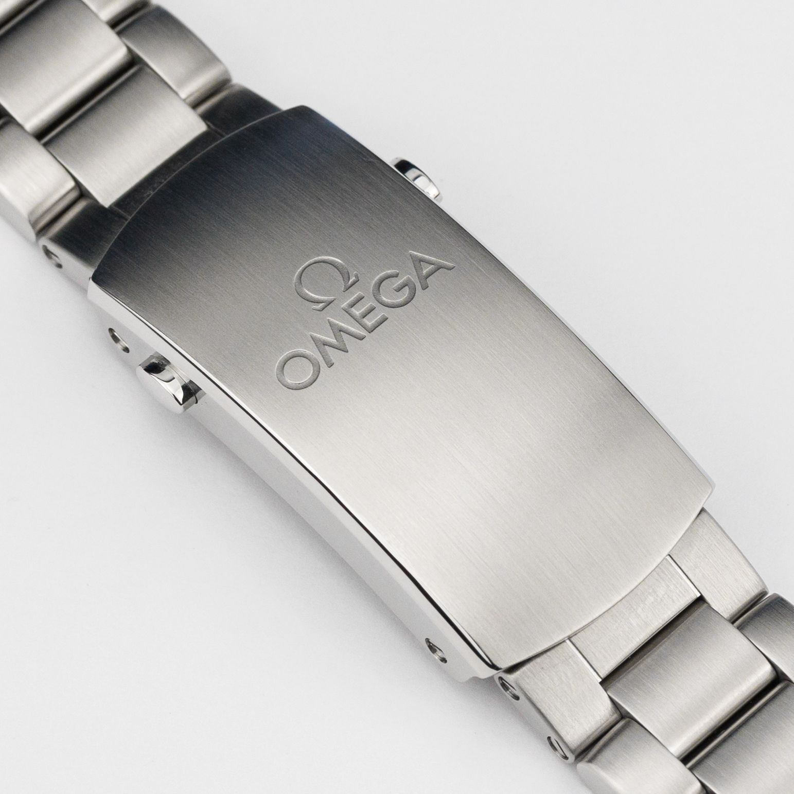 Planet Ocean 600M Master Chronometer Blue 43.5mm - Image 8
