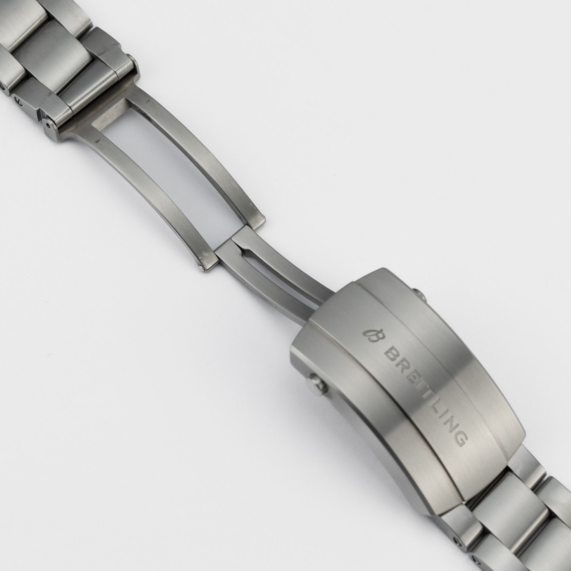 Super Avenger B01 Chronograph 46mm Titanium - Image 8