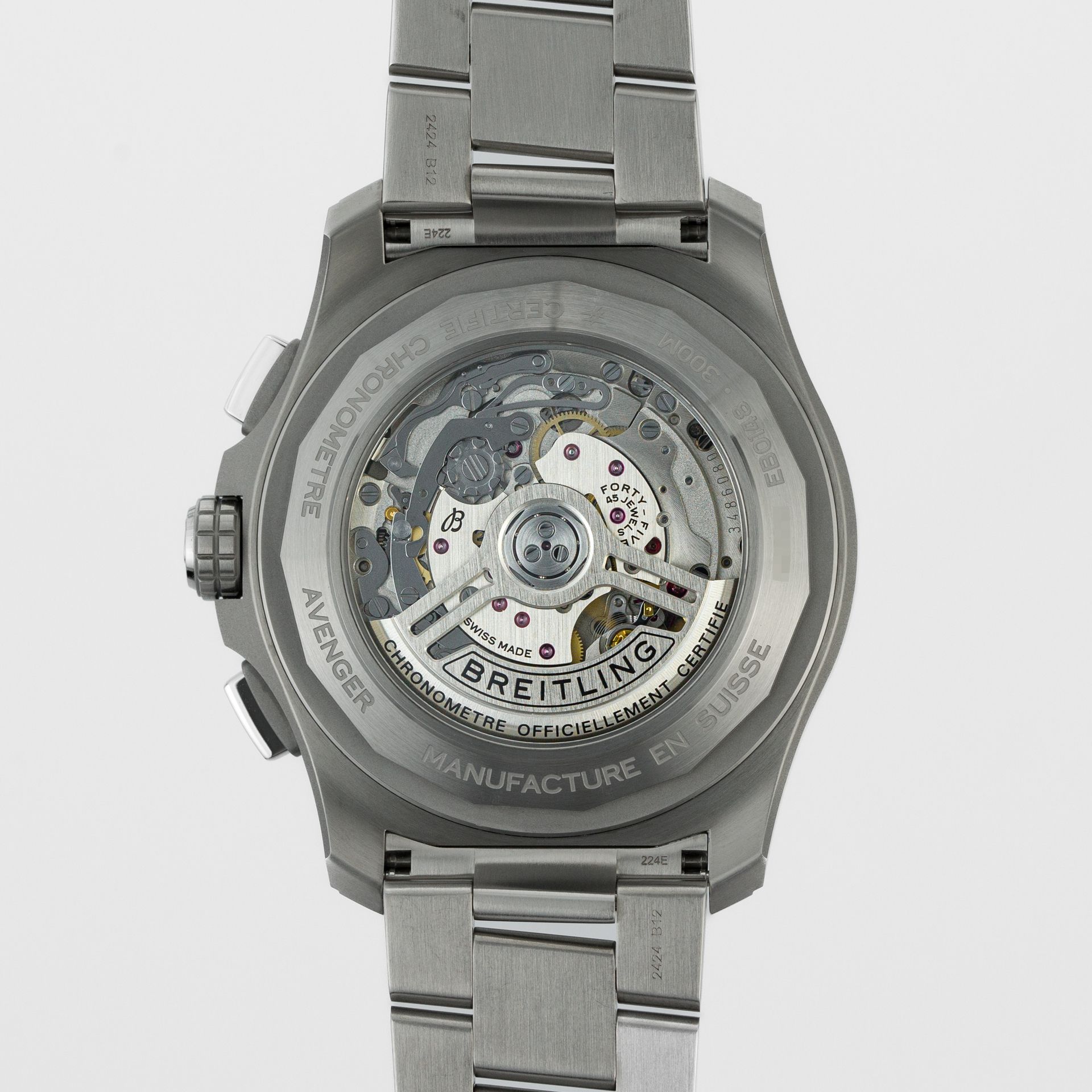 Super Avenger B01 Chronograph 46mm Titanium - Image 3