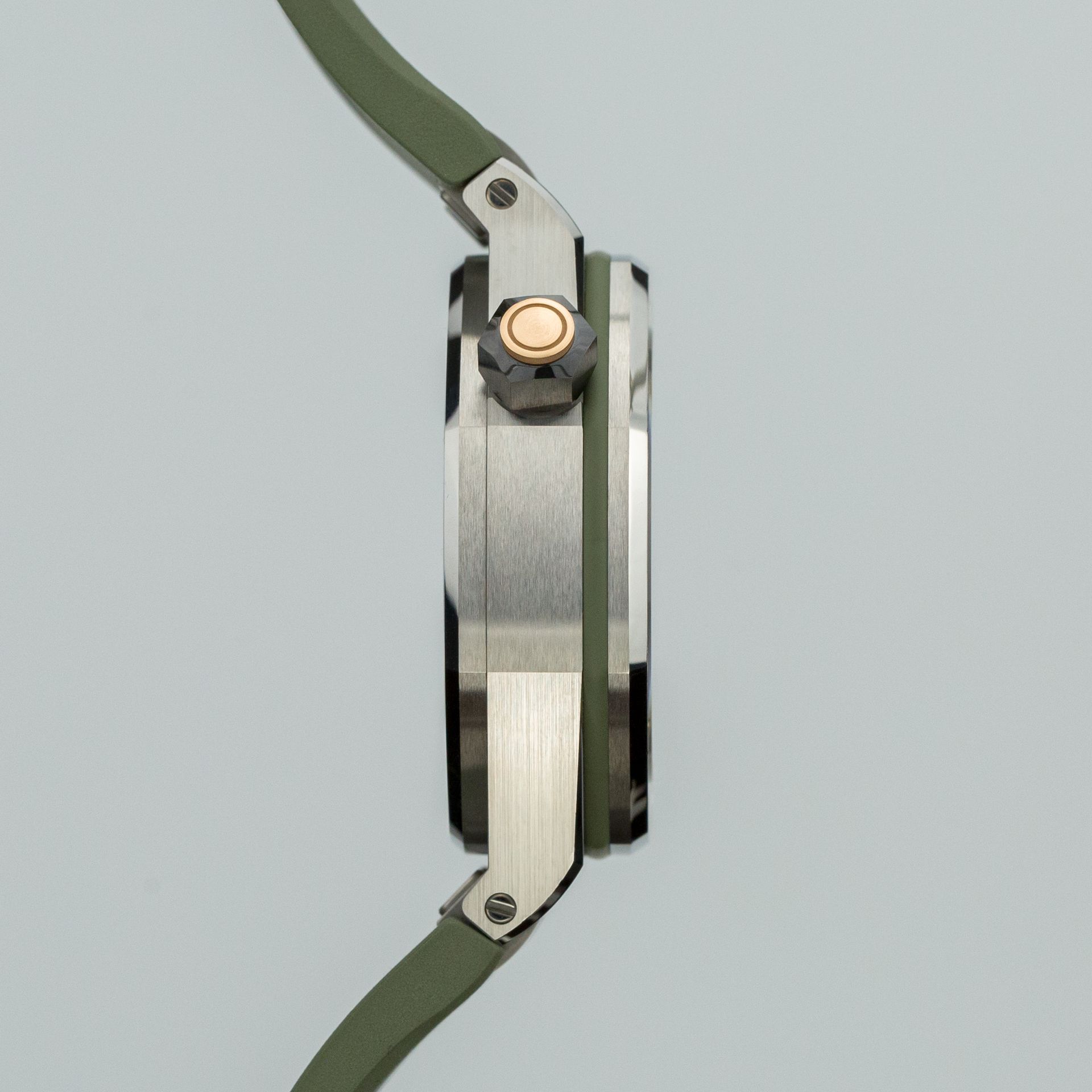 Royal Oak Offshore Diver Khaki Green Dial - Image 4