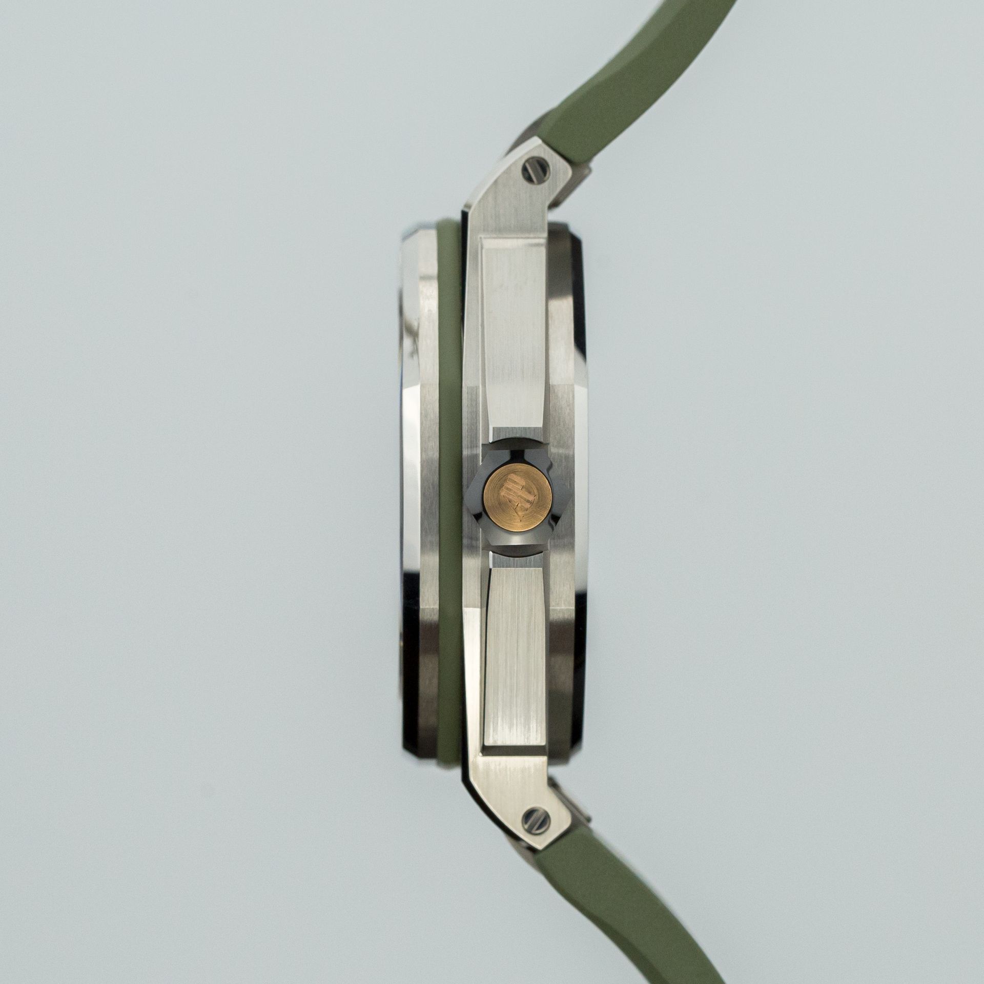 Royal Oak Offshore Diver Khaki Green Dial - Image 3