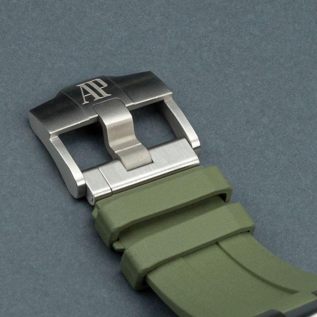 Royal Oak Offshore Diver Khaki Green Dial - Image 7
