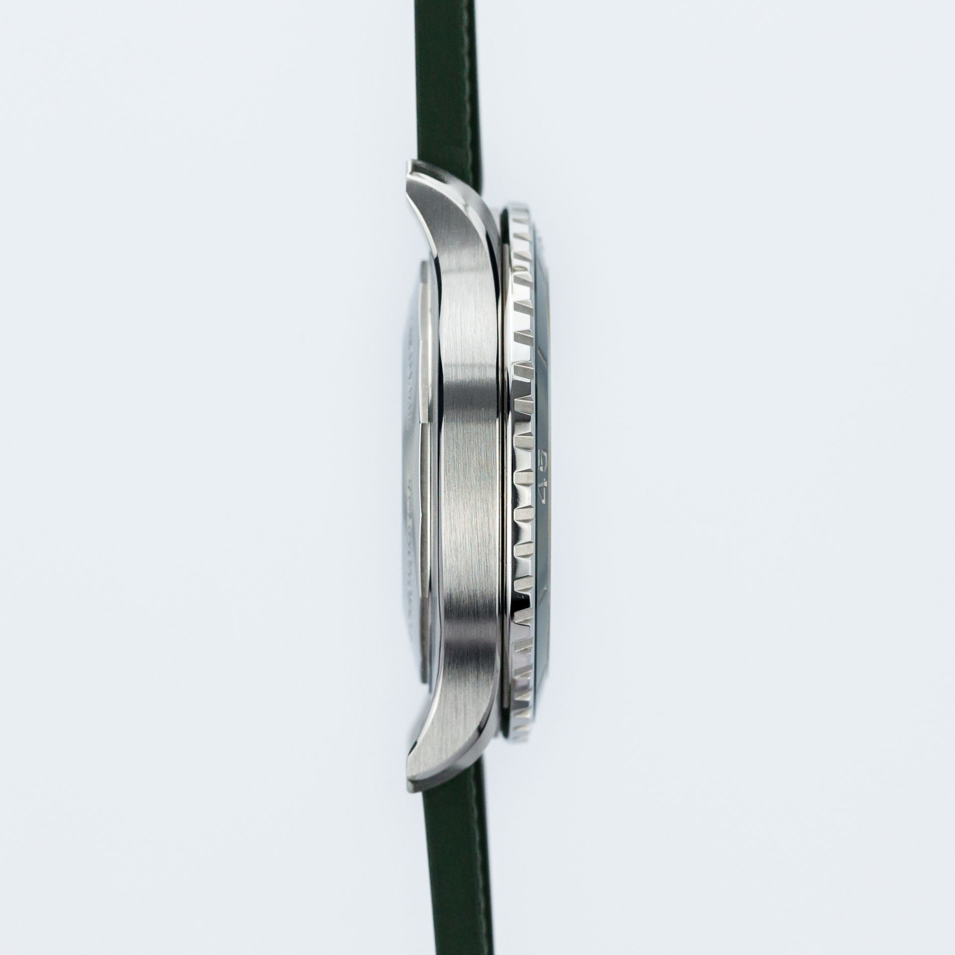 Superocean 44mm Green Dial  - Image 5