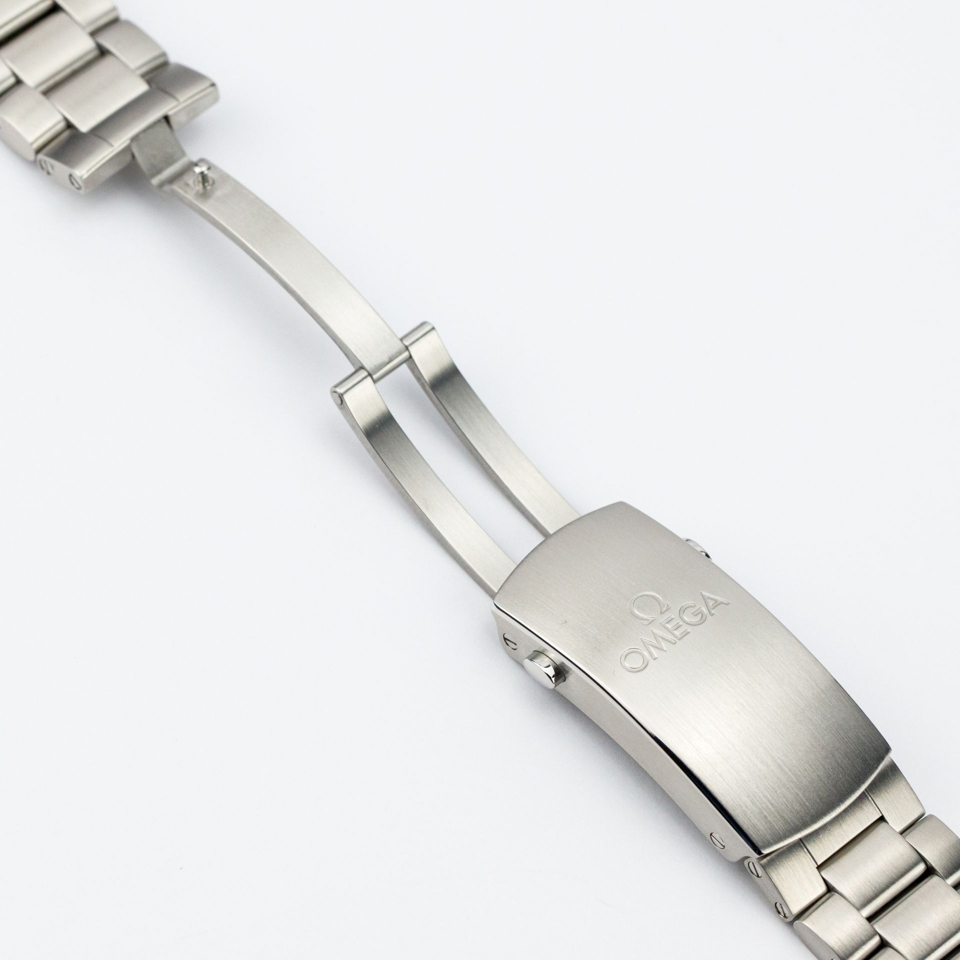 Planet Ocean 600M Master Chronometer Chronograph 45.5mm - Image 9