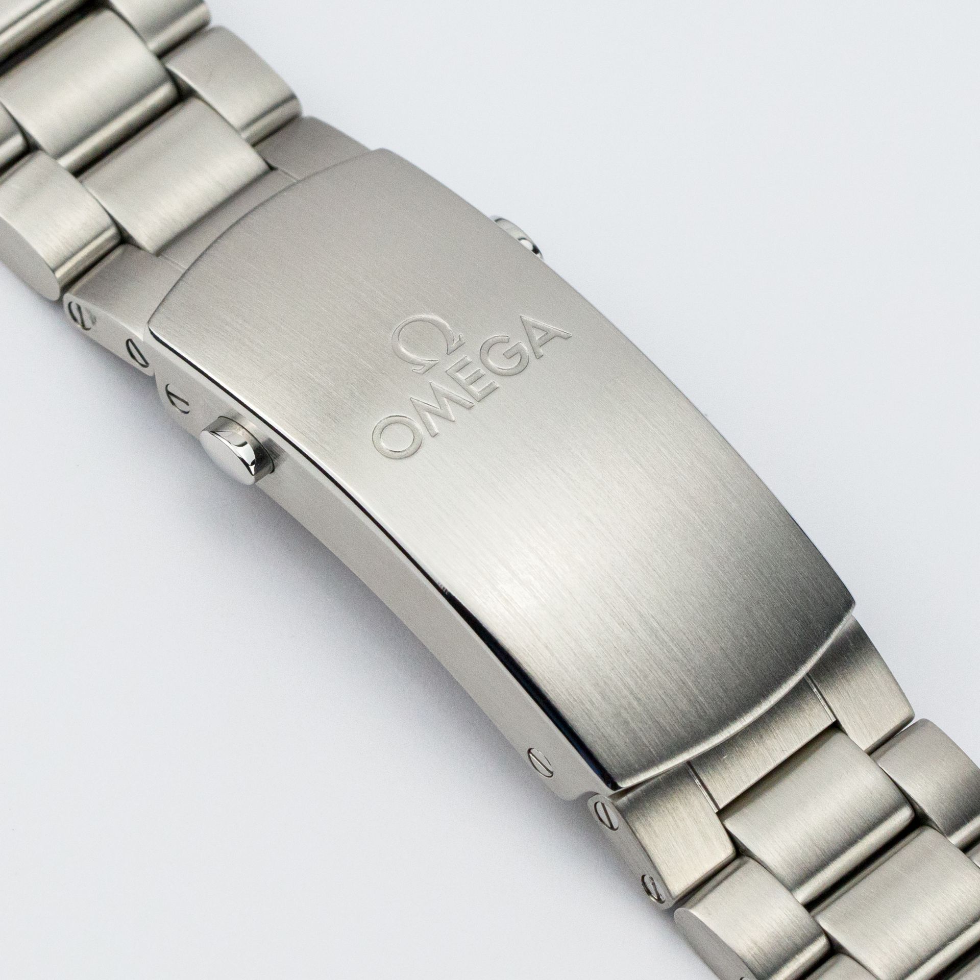 Planet Ocean 600M Master Chronometer Chronograph 45.5mm - Image 8