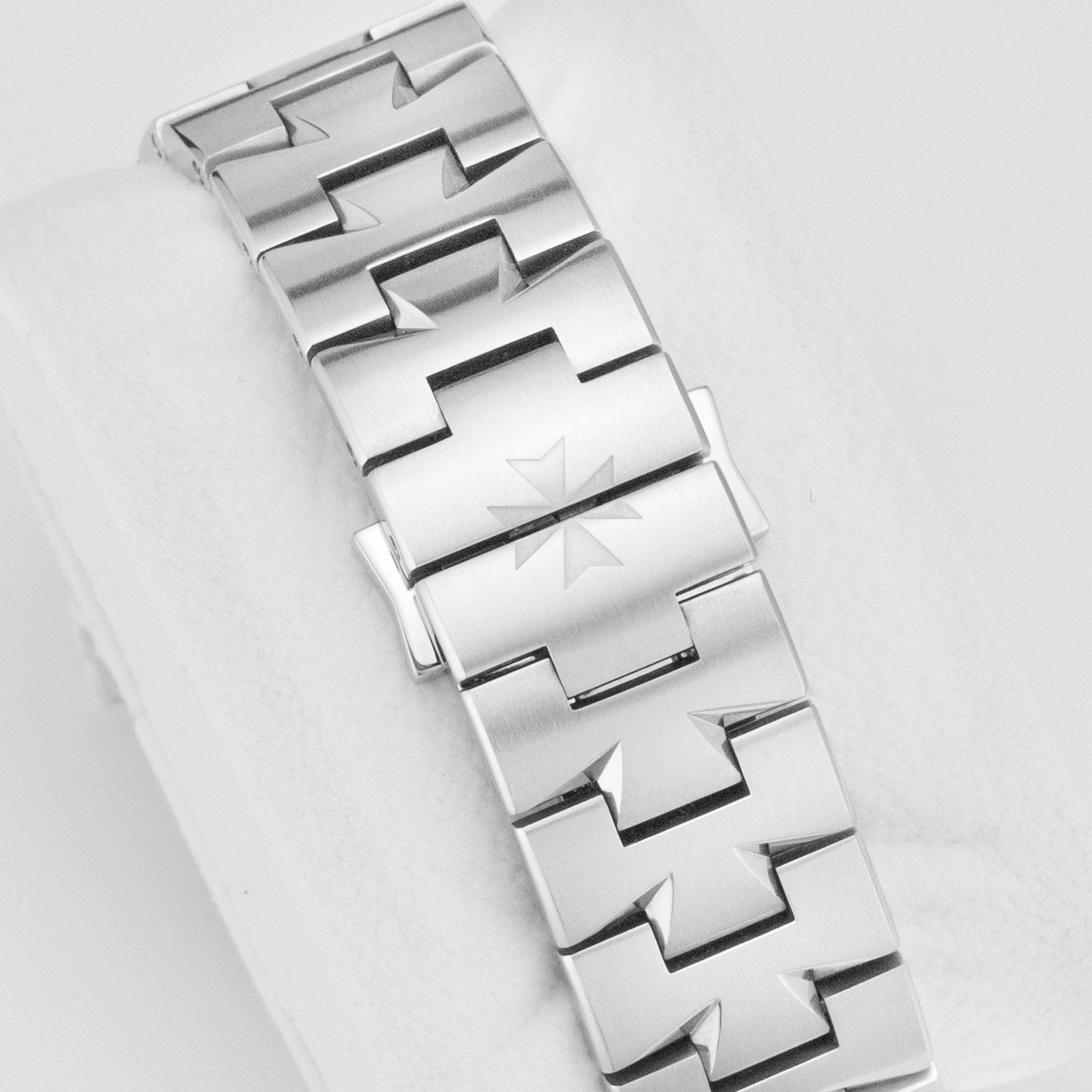  Overseas 42mm White Dial - Image 6