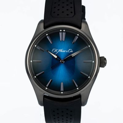 H. Moser & Cie Pioneer Centre Seconds 3200-1205 - New/Mint condition, 2022