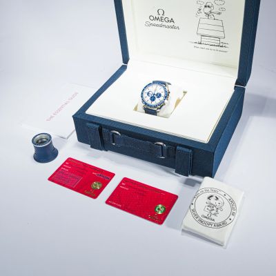 Omega Speedmaster Moonwatch Apollo 13 'Silver Snoopy Award' 310.32.42.50.02.001 - Alternate view