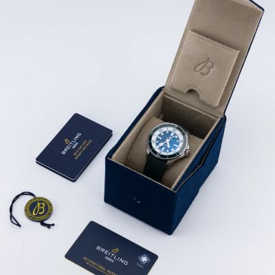 Breitling SuperOcean Automatic 44 Green dial A17376A31L1S1 - Alternate view
