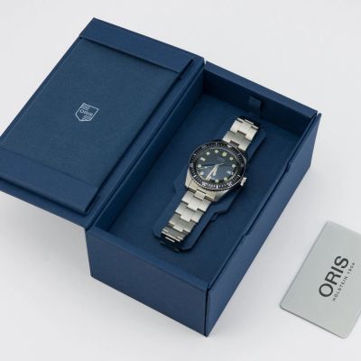 Oris Divers Sixty-Five Green on Bracelet 01 733 7720 4057-07 8 21 18 - Alternate view