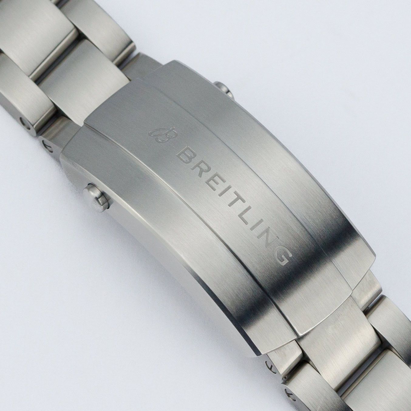 Avenger B01 Chronograph 44 Chronometer - Image 8