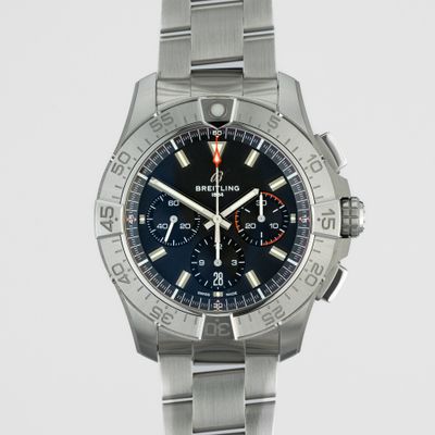 Breitling Avenger B01 Chronograph 44 AB0147101B1A1 - Very Good condition, 2024