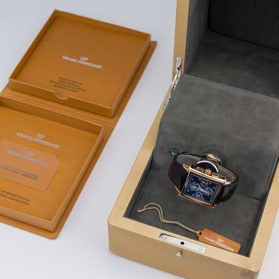 Girard-Perregaux Vintage 1945 XXL Chronograph Perpetual Calendar 9027 - Alternate view