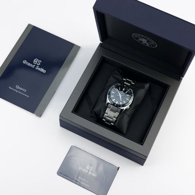 Grand Seiko Sport Collection GMT SBGN021 - Alternate view