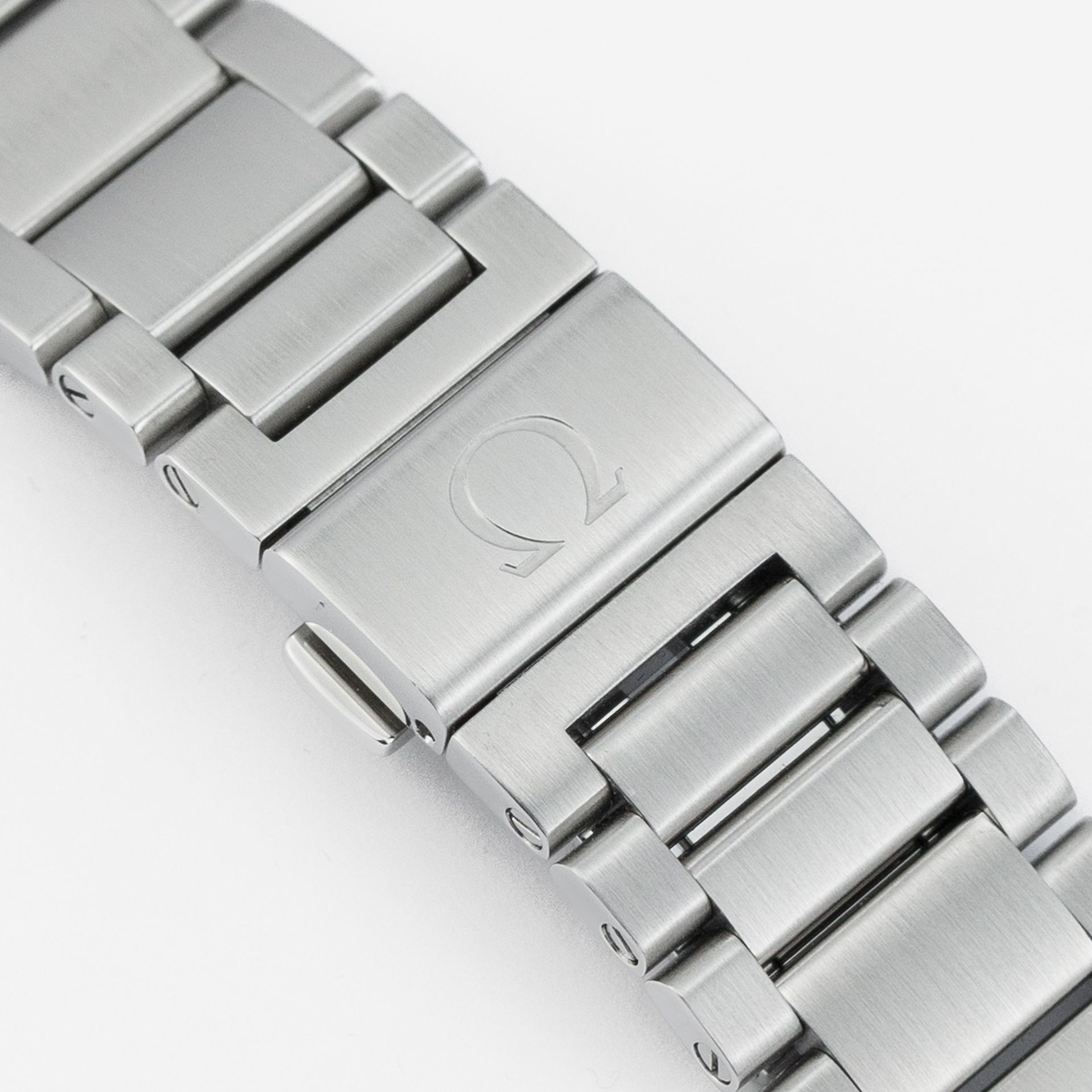 Omega Aqua Terra 150M Chronograph GMT Co-Axial Chronometer 231.10.43.52.03.001 steel Blue 2015 - Strap/bracelet view