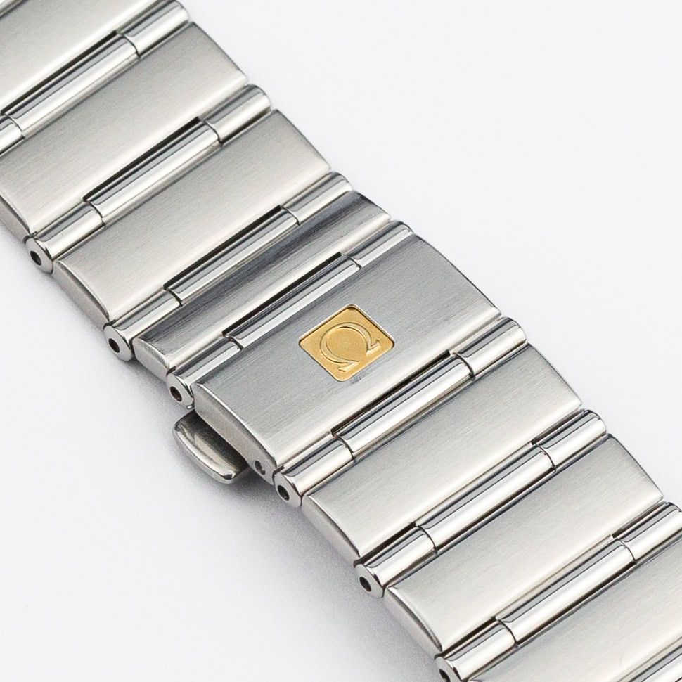 Omega Constellation Quartz Chronograph 39mm 1542.40.00 steel Blue - Strap/bracelet view