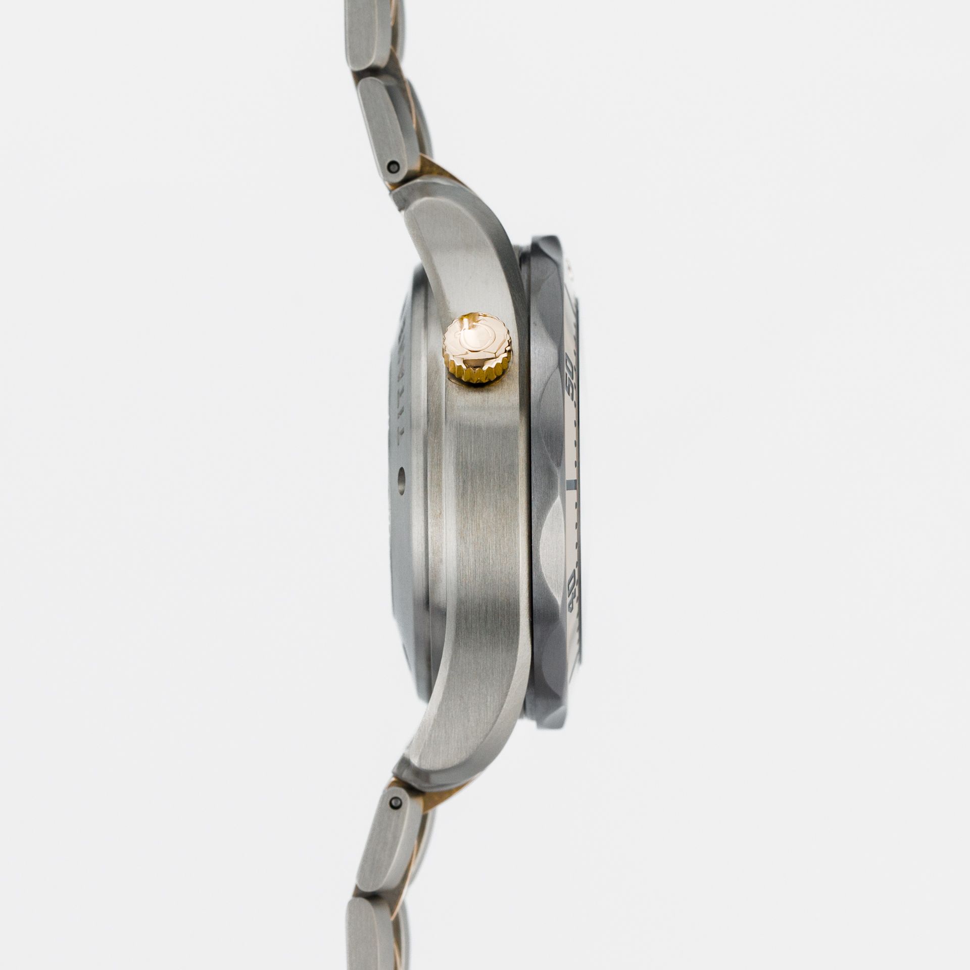 Omega Seamaster Chronograph Diver 41.5mm in Titanium and Red Gold 2296.80.00 titanium Blue - Left side view
