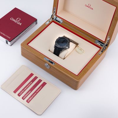 Additional view of Omega Seamaster Diver 300M 43.5mm Black Black luxury timepiece Omega Seamaster Diver 300M 43.5mm Black Black 210.92.44.20.01.003 - Alternate view