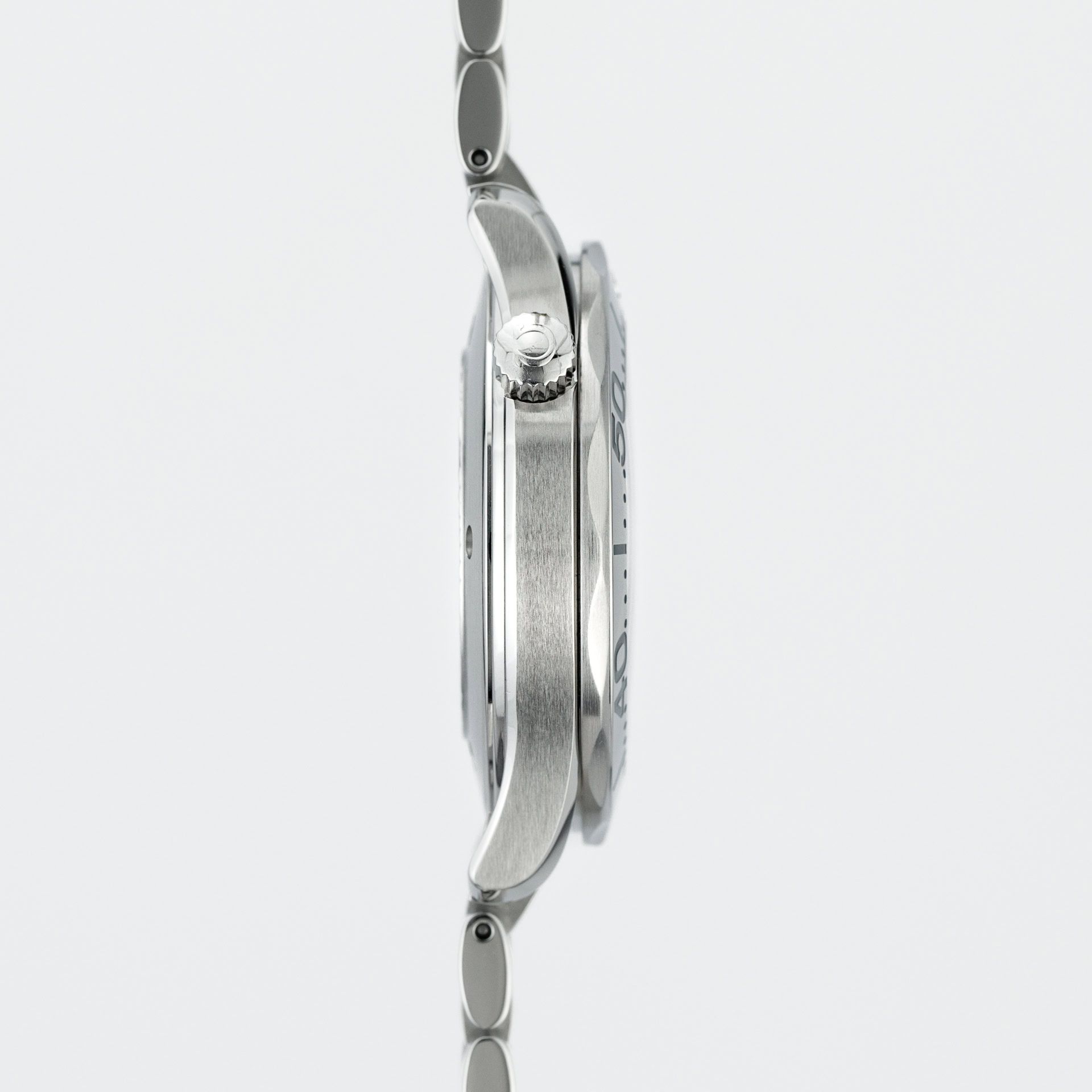 Omega Seamaster Diver 300M Chronometer 2255.80.00 steel Blue 2008 - Left side view
