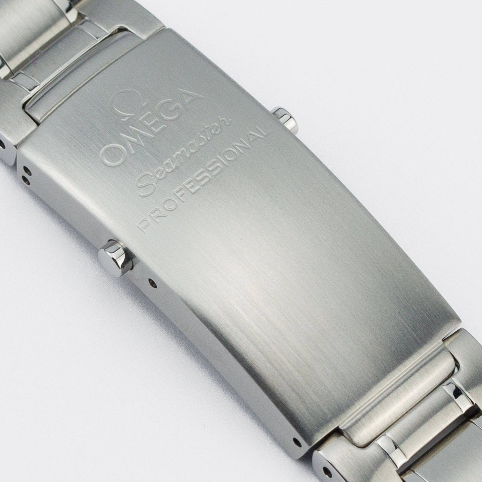 Omega Seamaster Diver 300M Chronometer 2255.80.00 steel Blue 2008 - Strap/bracelet view
