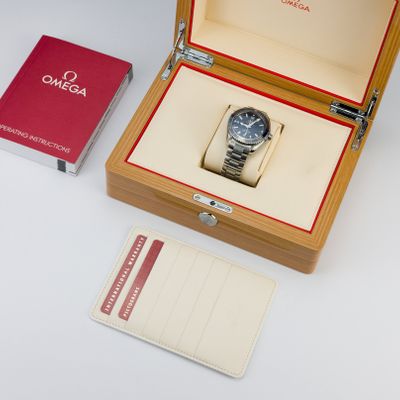 Omega Seamaster Planet Ocean 600M 42mm Titanium 232.90.42.21.03.001 - Alternate view