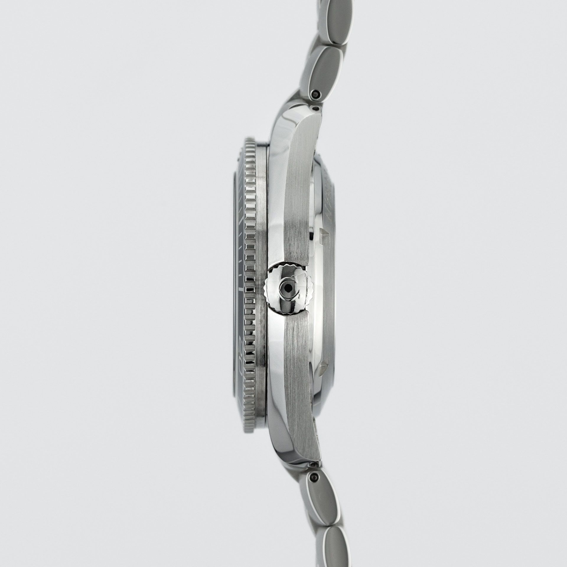 Omega Seamaster Planet Ocean 600M 2901.50.91 steel Black 2007 - Right side view