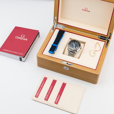 Omega Seamaster Planet Ocean Ultra Deep Blue 215.30.46.21.03.001 - Alternate view