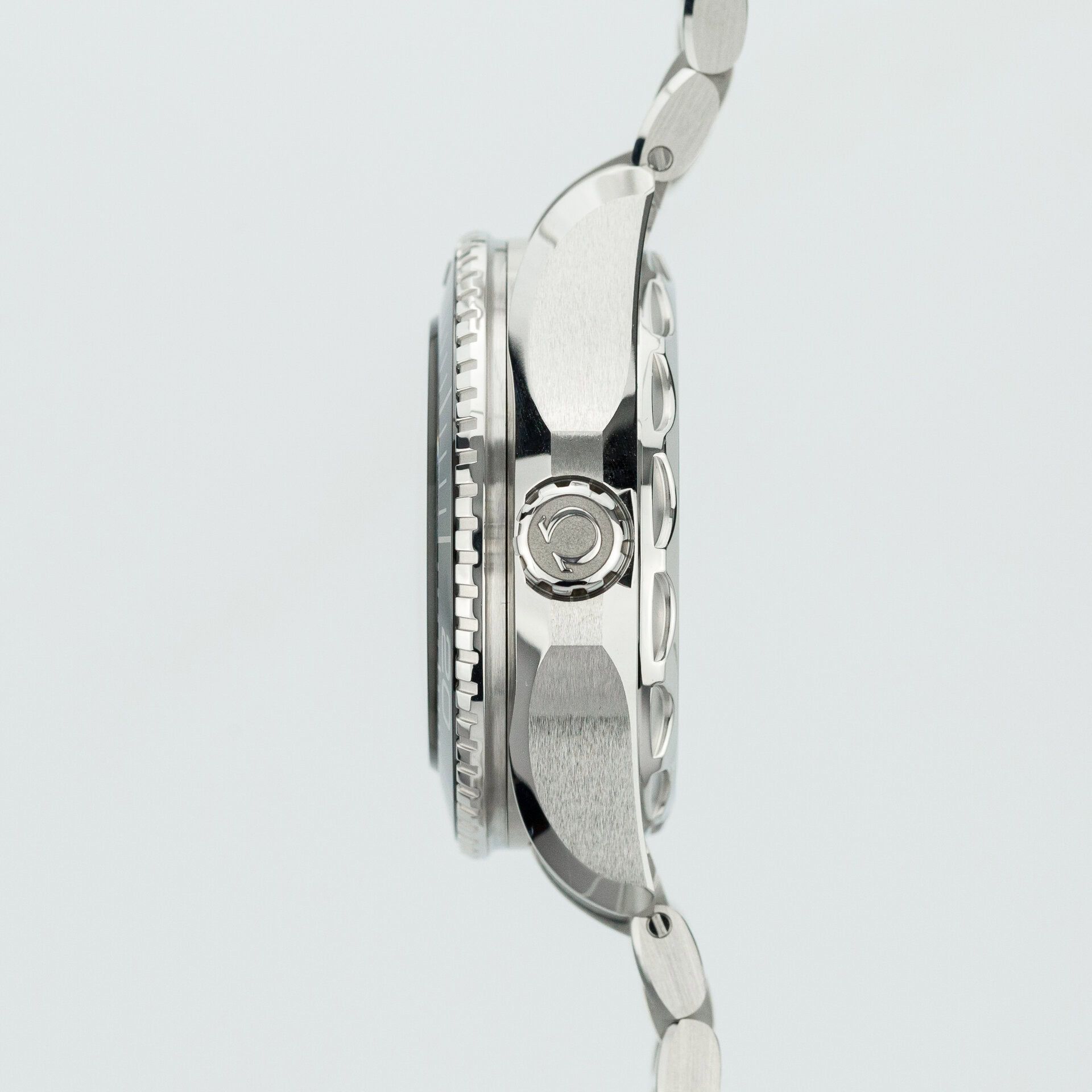 Omega Seamaster Planet Ocean Ultra Deep Blue 215.30.46.21.03.001 steel Blue 2023 - Right side view