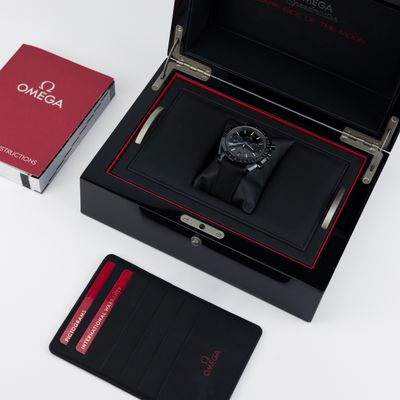 Omega Speedmaster Dark Side Of The Moon Ceramic 311.92.44.51.01.003 - Alternate view