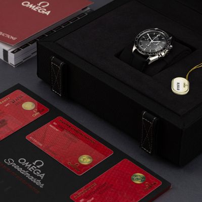 Omega Speedmaster Moonwatch Professional Chronograph Hesalite 310.32.42.50.01.001 - Alternate view