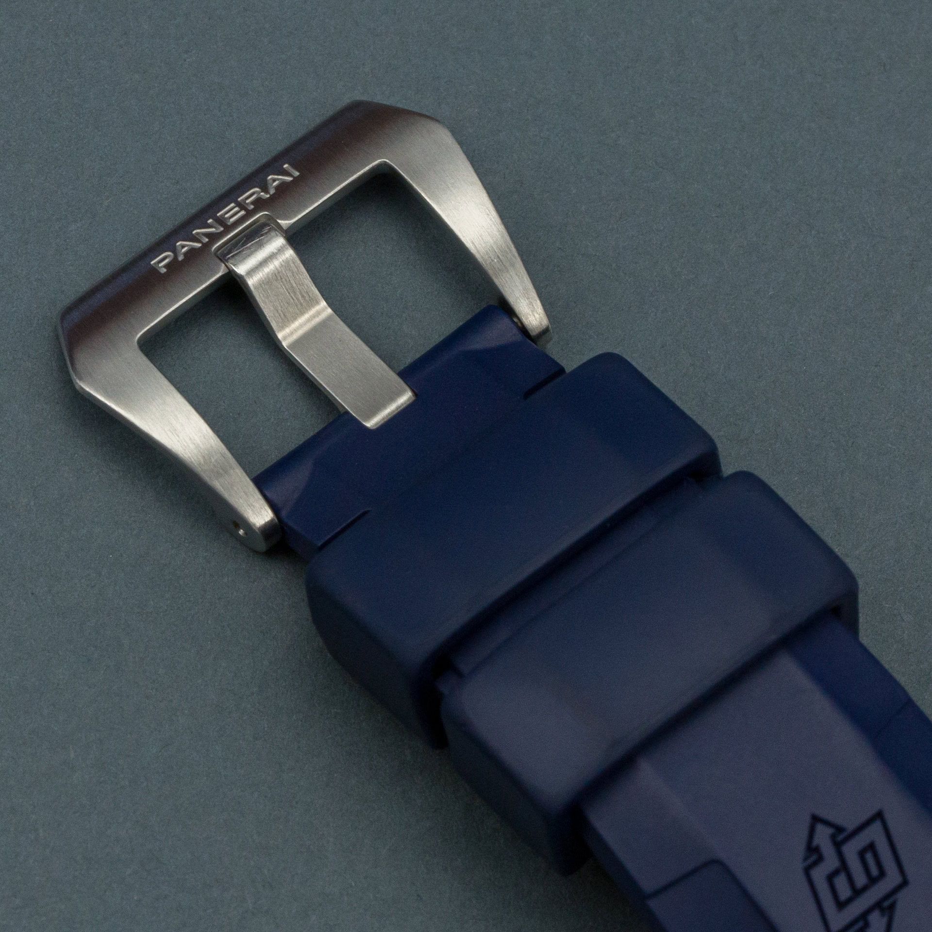 Luminor Submersible Shark Grey Dial & Blue Ceramic - Image 8