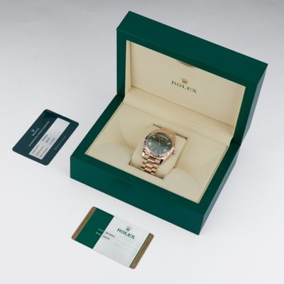 Rolex Day-Date 40 Rose gold x Olive Green dial 228235 - Alternate view