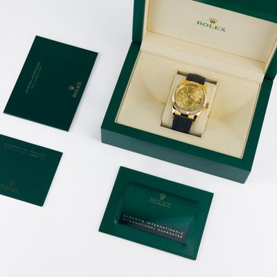 Rolex Sky-Dweller Yellow Gold 326238 - Alternate view