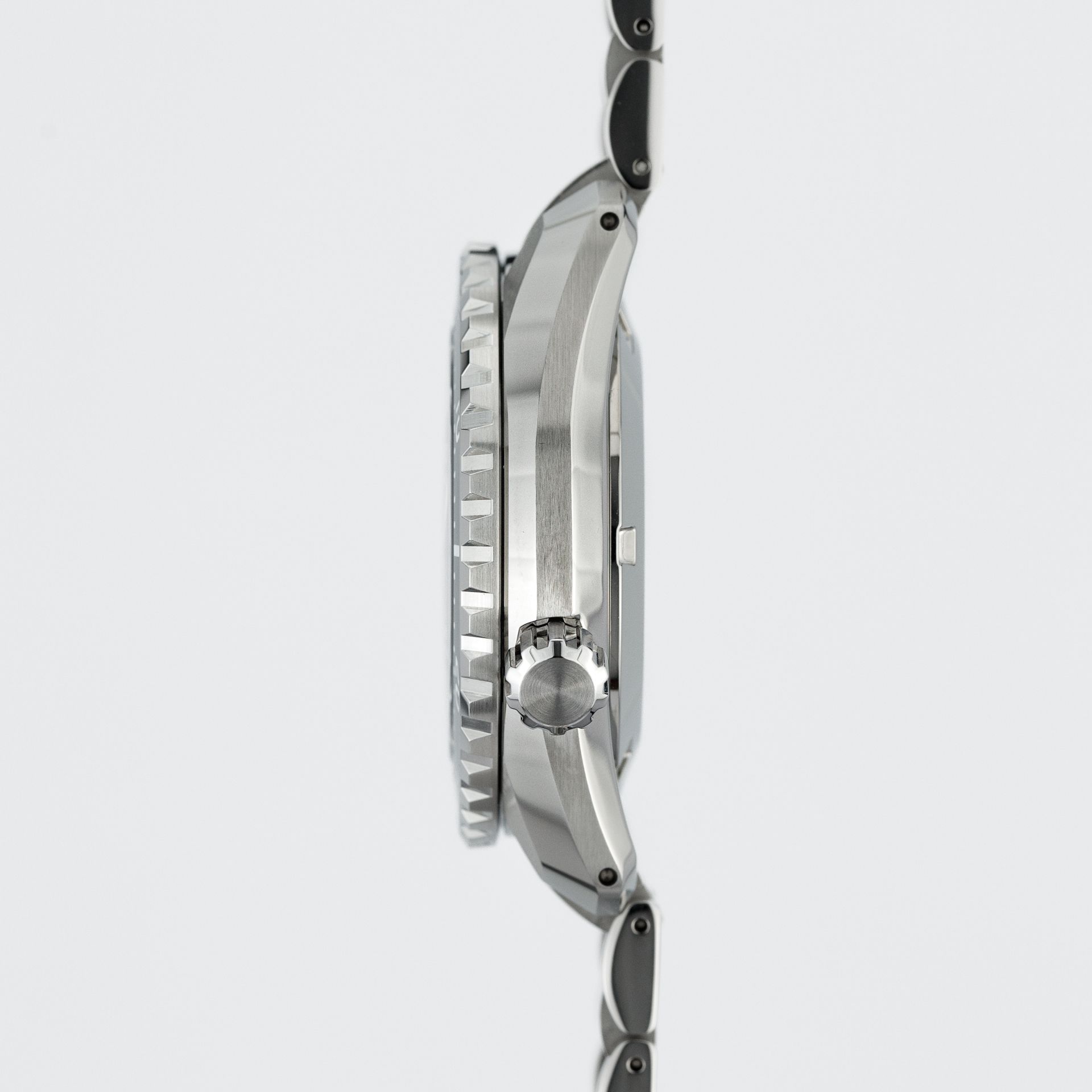 Seiko Prospex Marinemaster 300M - 1968 Heritage JDM Salon Exclusive SBDX065 steel Black 2024 - Right side view