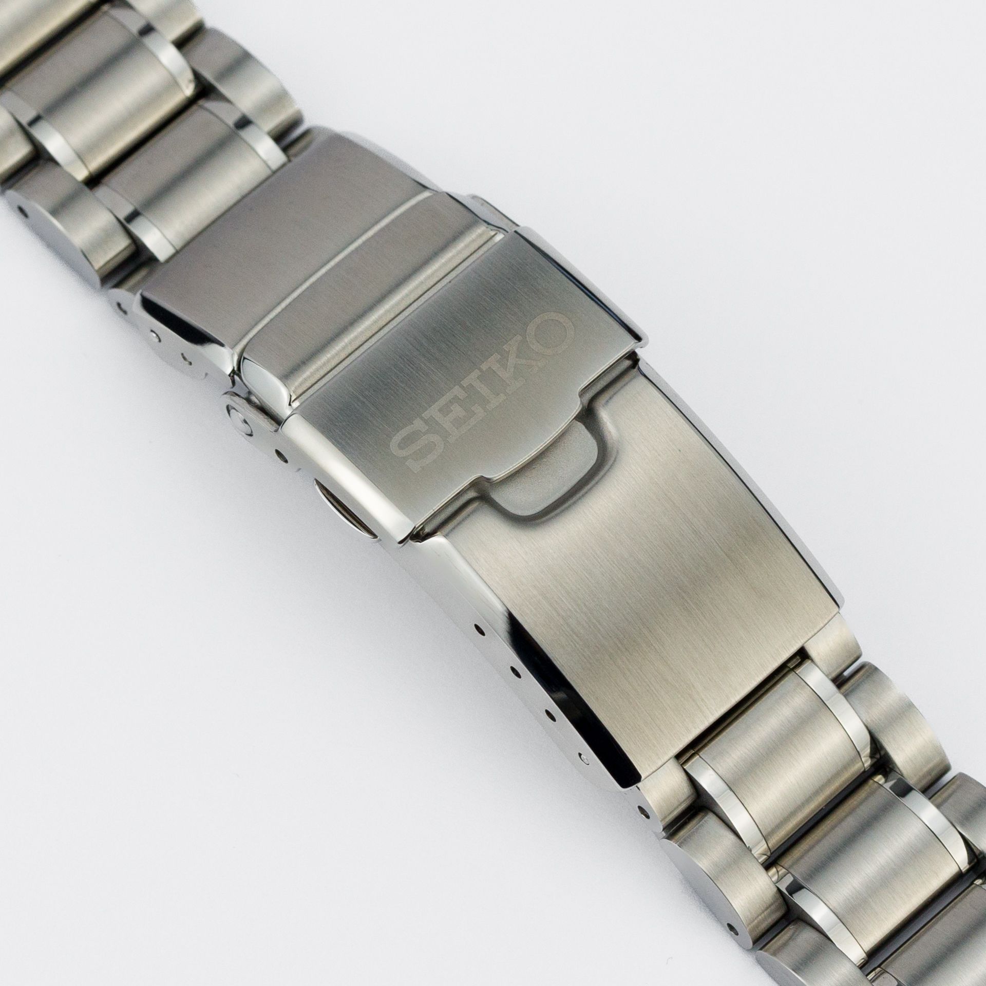 Seiko Prospex Marinemaster 300M - 1968 Heritage JDM Salon Exclusive SBDX065 steel Black 2024 - Strap/bracelet view
