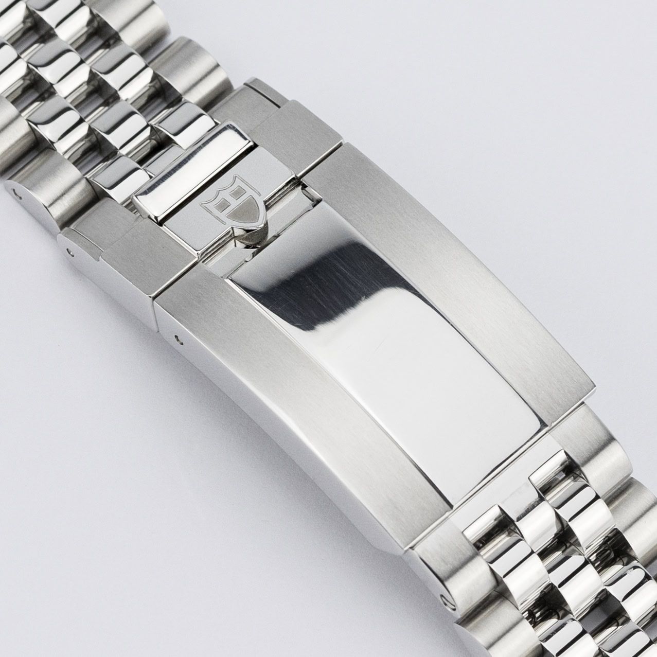 Tudor Black Bay 41 Diamond indices M79680-0004 steel Grey 2023 - Strap/bracelet view