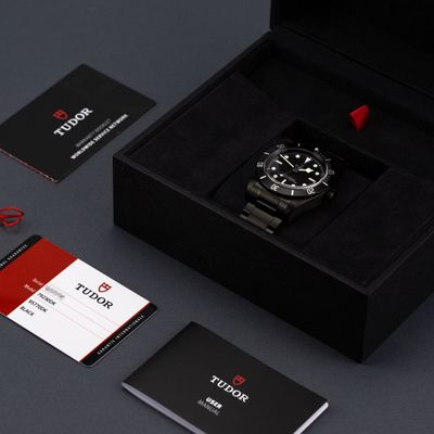 Tudor Heritage Black Bay Dark 79230DK - Alternate view