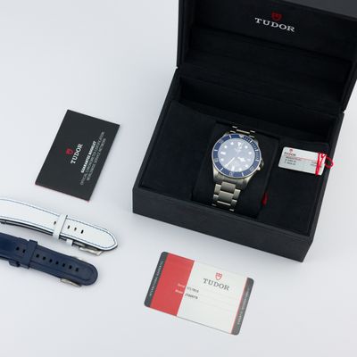 Tudor Pelagos 42 Titanium M25600TB-0001 - Alternate view