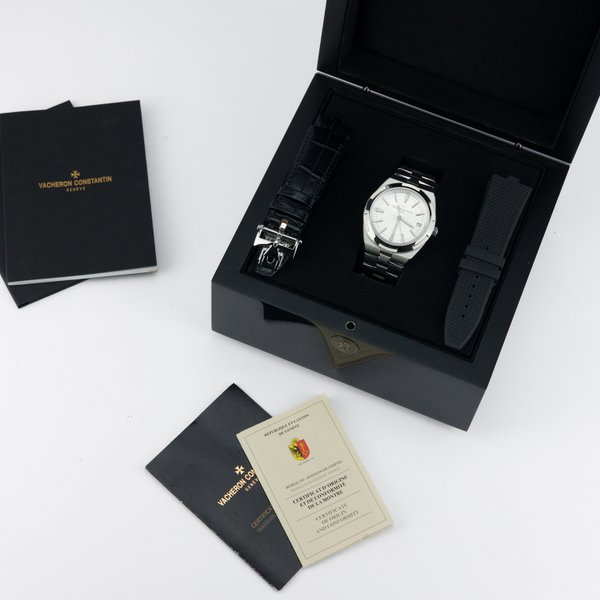 Vacheron Constantin Overseas with quick-change straps - Image 2