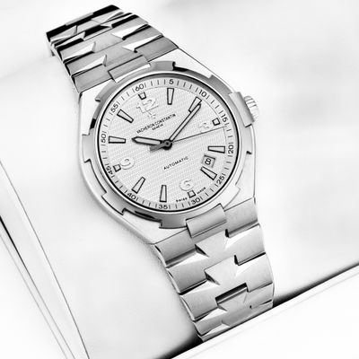 Vacheron Constantin Overseas - White/Silvery dial 47040/B01A-9093 - Alternate view